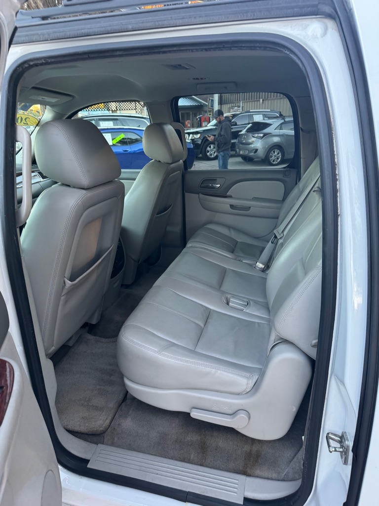 Chevrolet Suburban 2WD 4dr 1500 LT 2013