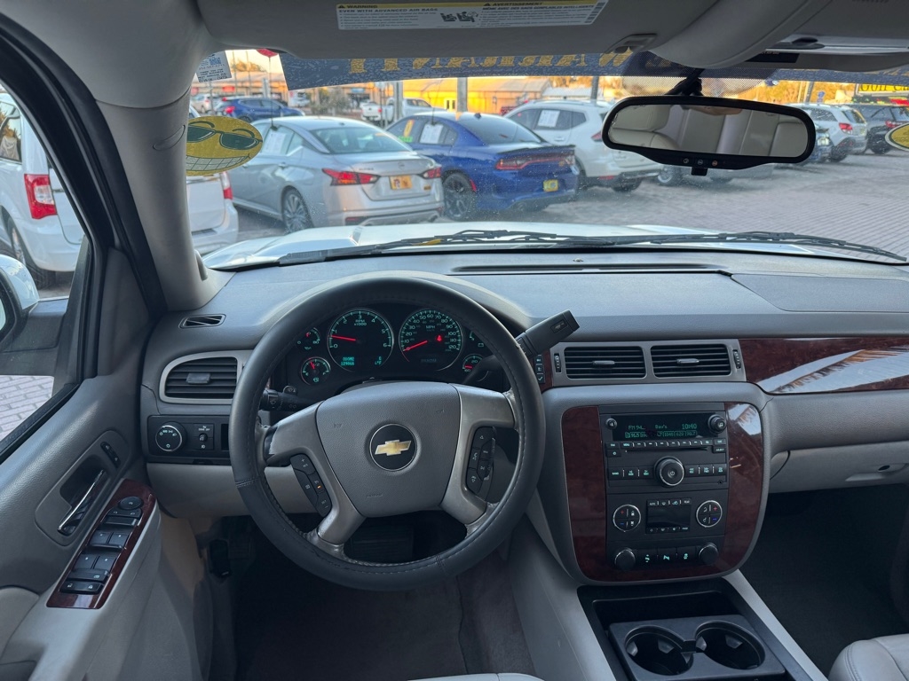Chevrolet Suburban 2WD 4dr 1500 LT 2013
