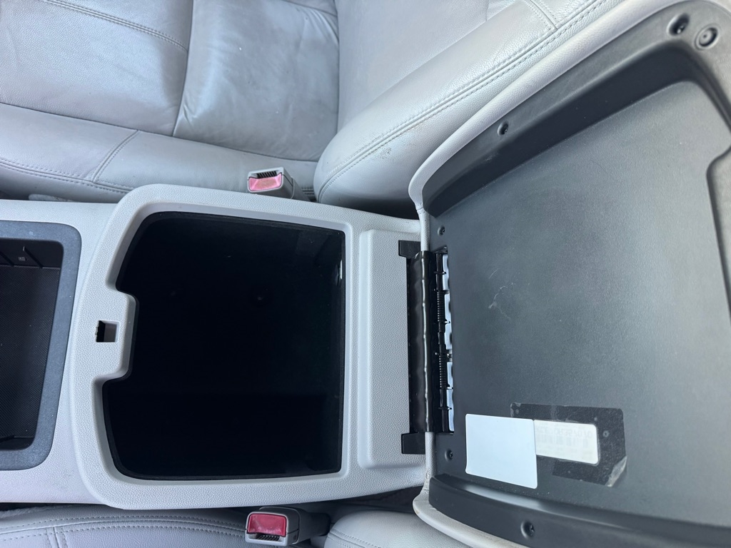 Chevrolet Suburban 2WD 4dr 1500 LT 2013