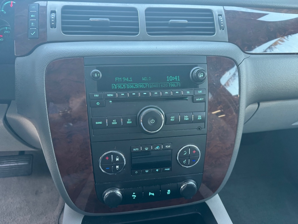 Chevrolet Suburban 2WD 4dr 1500 LT 2013