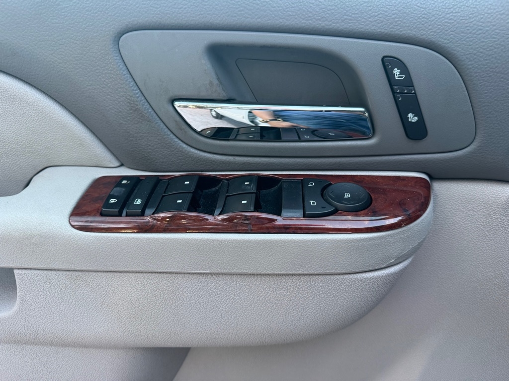 Chevrolet Suburban 2WD 4dr 1500 LT 2013