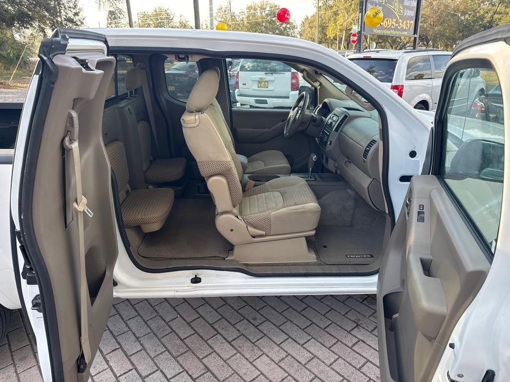 Nissan Frontier 2WD King Cab V6 Auto SV 2012