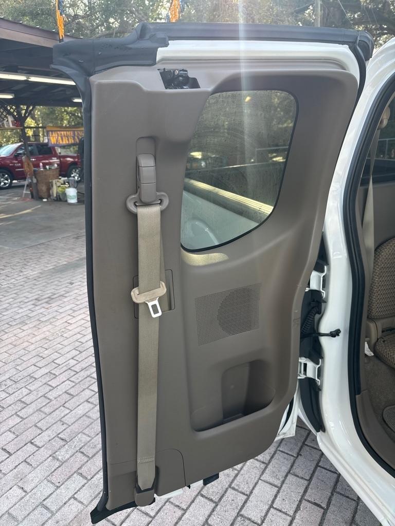 Nissan Frontier 2WD King Cab V6 Auto SV 2012