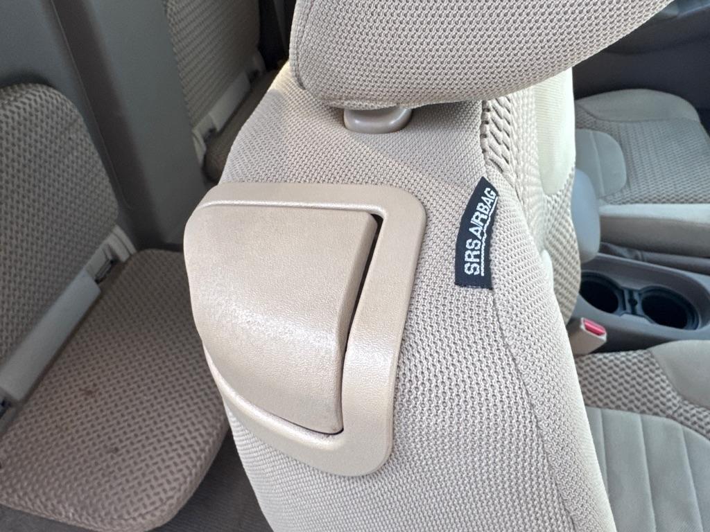 Nissan Frontier 2WD King Cab V6 Auto SV 2012