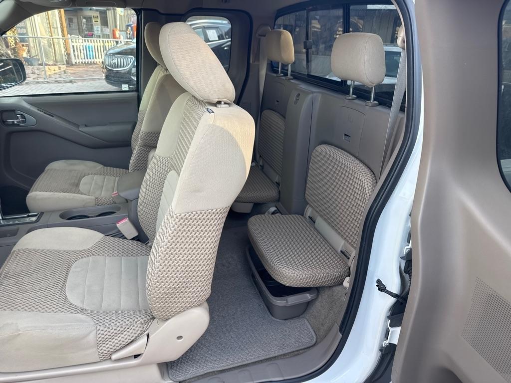 Nissan Frontier 2WD King Cab V6 Auto SV 2012