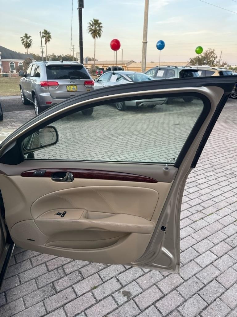 Buick Lucerne 4dr Sdn CXS 2006