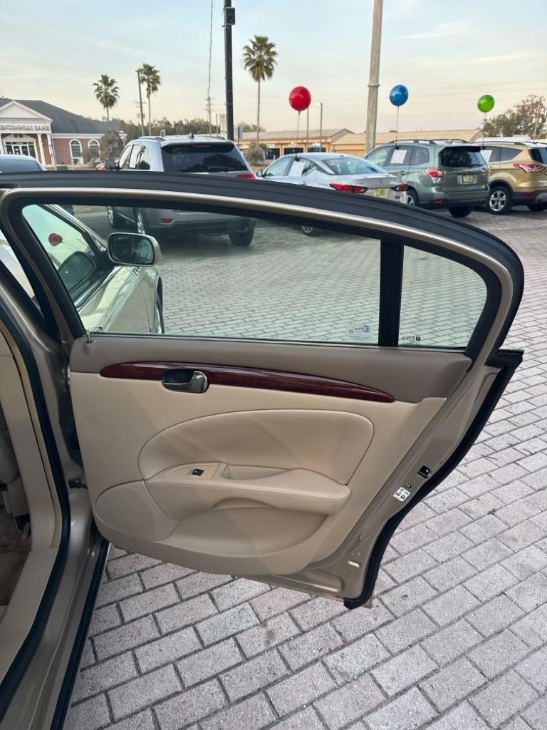 Buick Lucerne 4dr Sdn CXS 2006