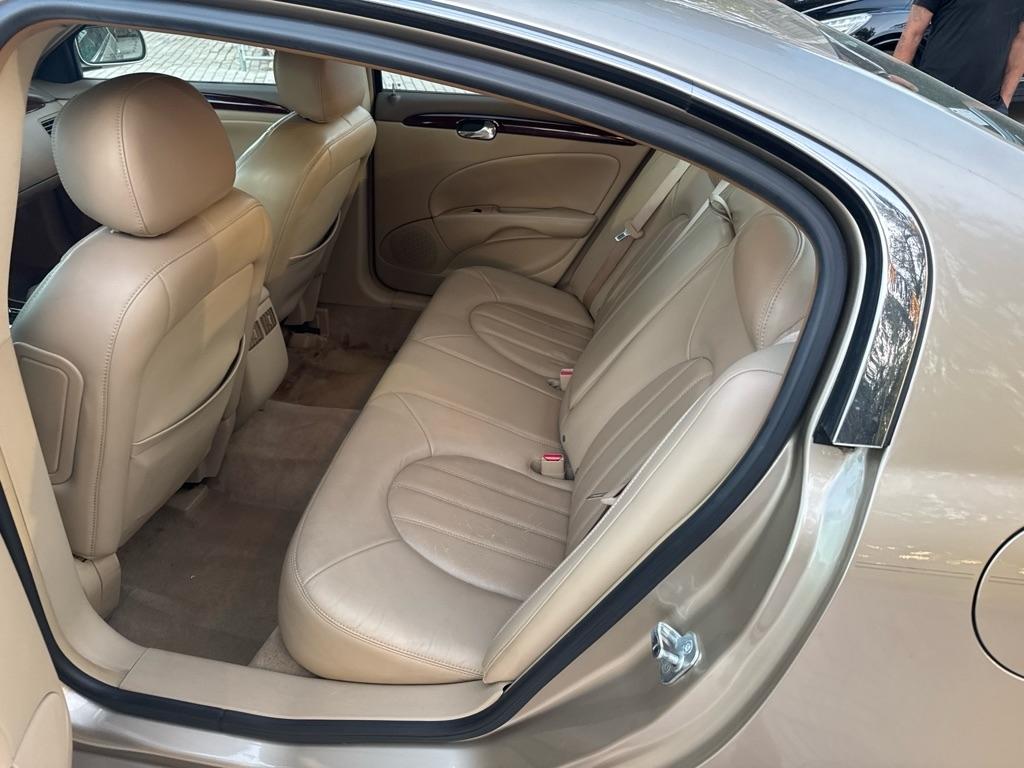 Buick Lucerne 4dr Sdn CXS 2006