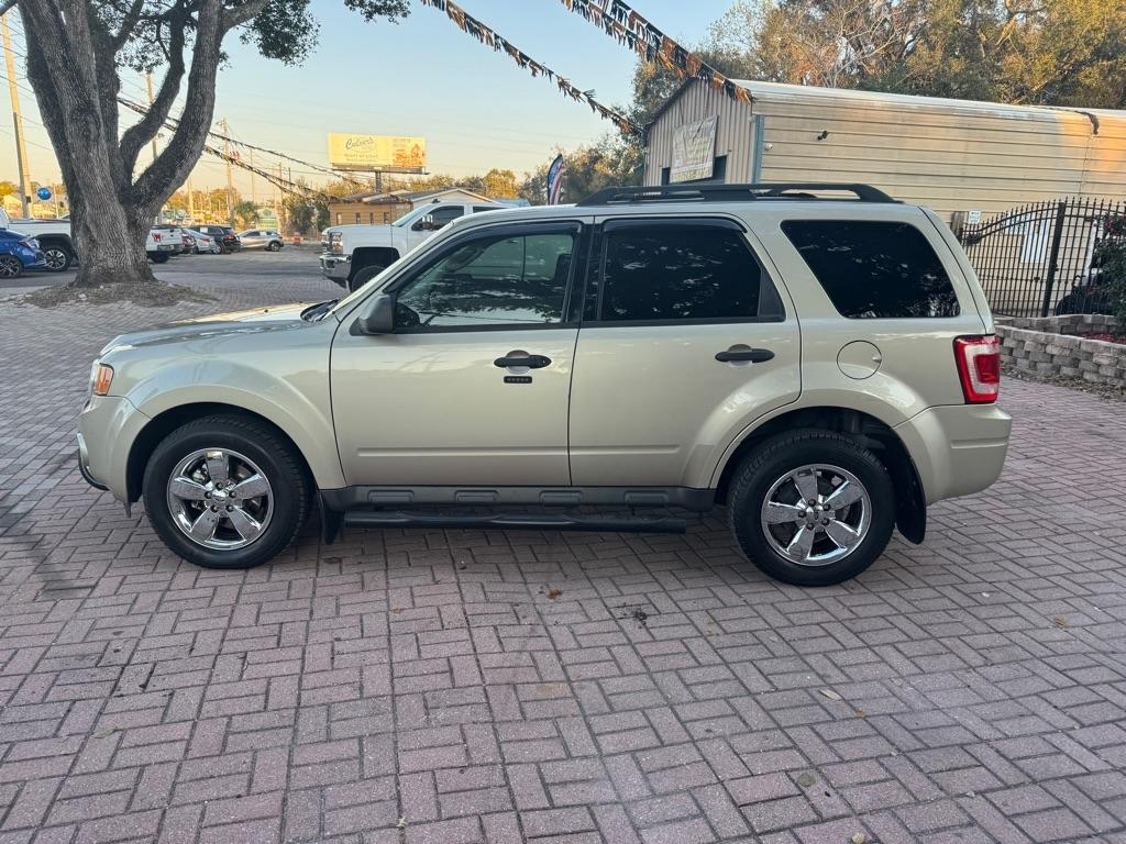 Ford Escape FWD 4dr XLT 2011