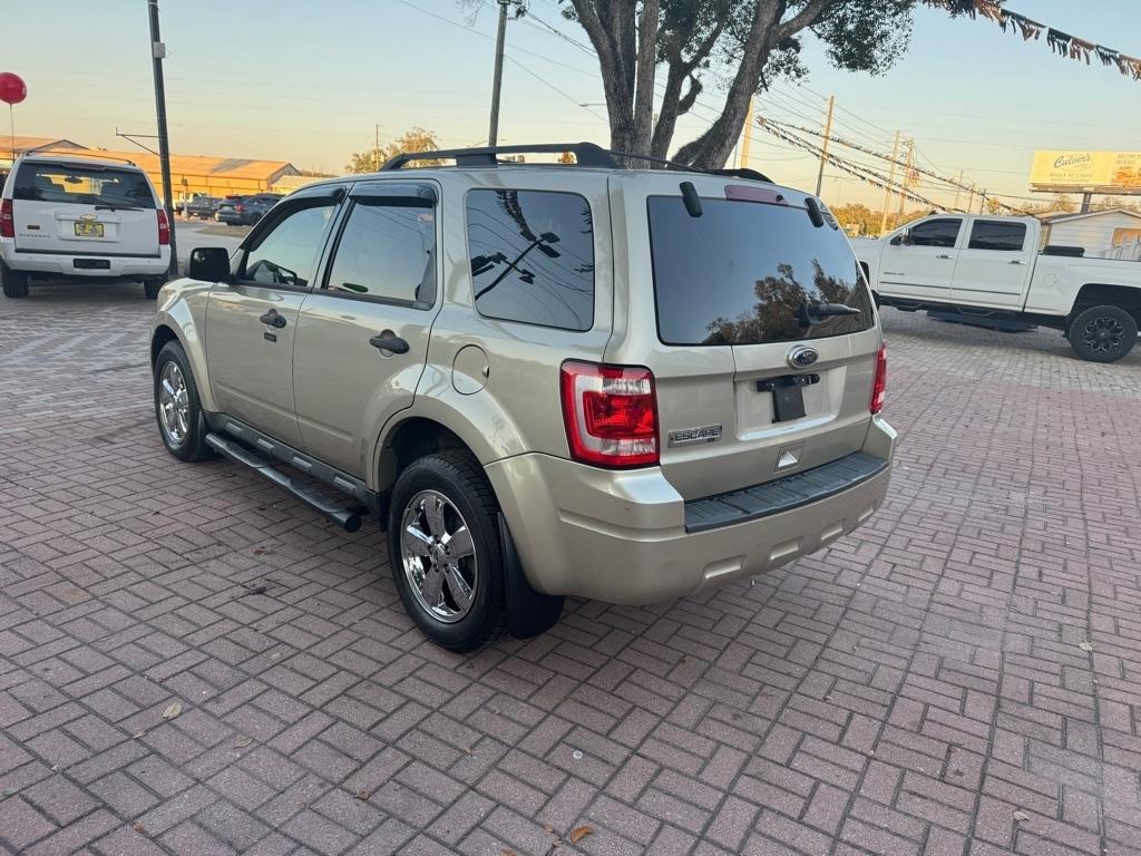 Ford Escape FWD 4dr XLT 2011