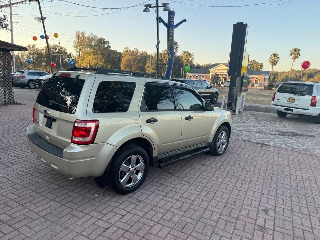 Ford Escape FWD 4dr XLT 2011