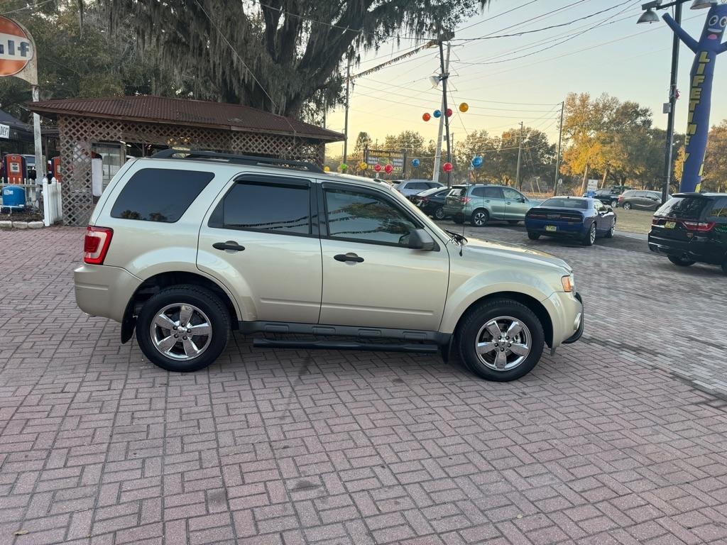 Ford Escape FWD 4dr XLT 2011