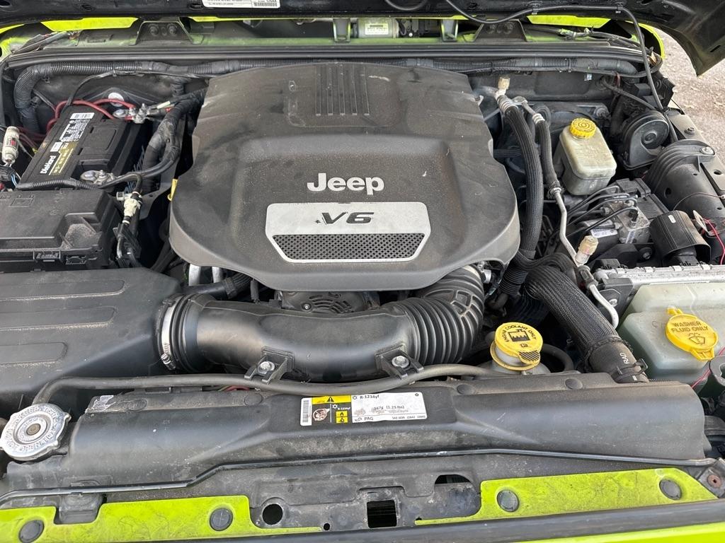 Jeep Wrangler Unlimited 4WD 4dr Sahara 2015