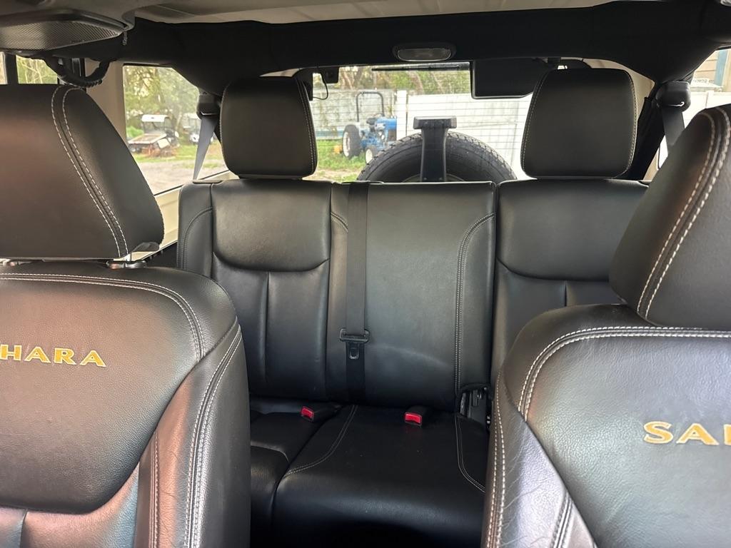 Jeep Wrangler Unlimited 4WD 4dr Sahara 2015