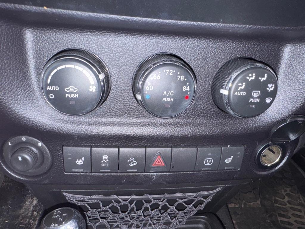 Jeep Wrangler Unlimited 4WD 4dr Sahara 2015