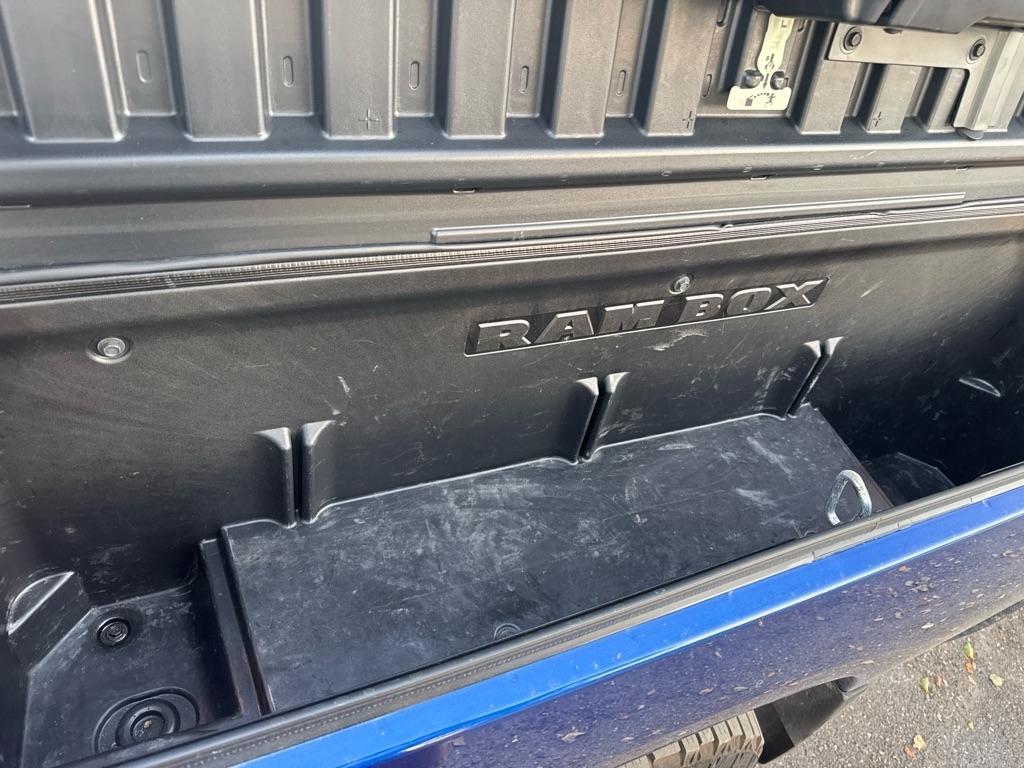 RAM 1500 Sport 4x2 Crew Cab 5'7" Box 2017