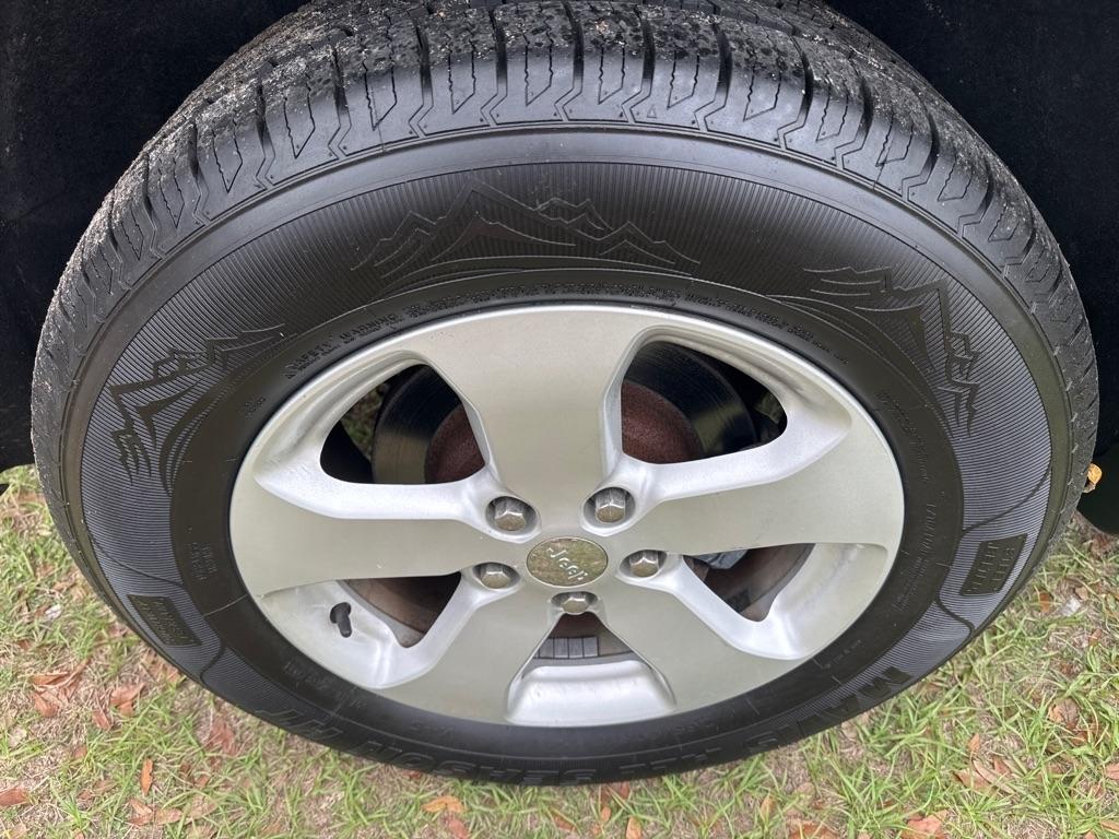 Jeep Grand Cherokee 4WD 4dr Laredo 2011