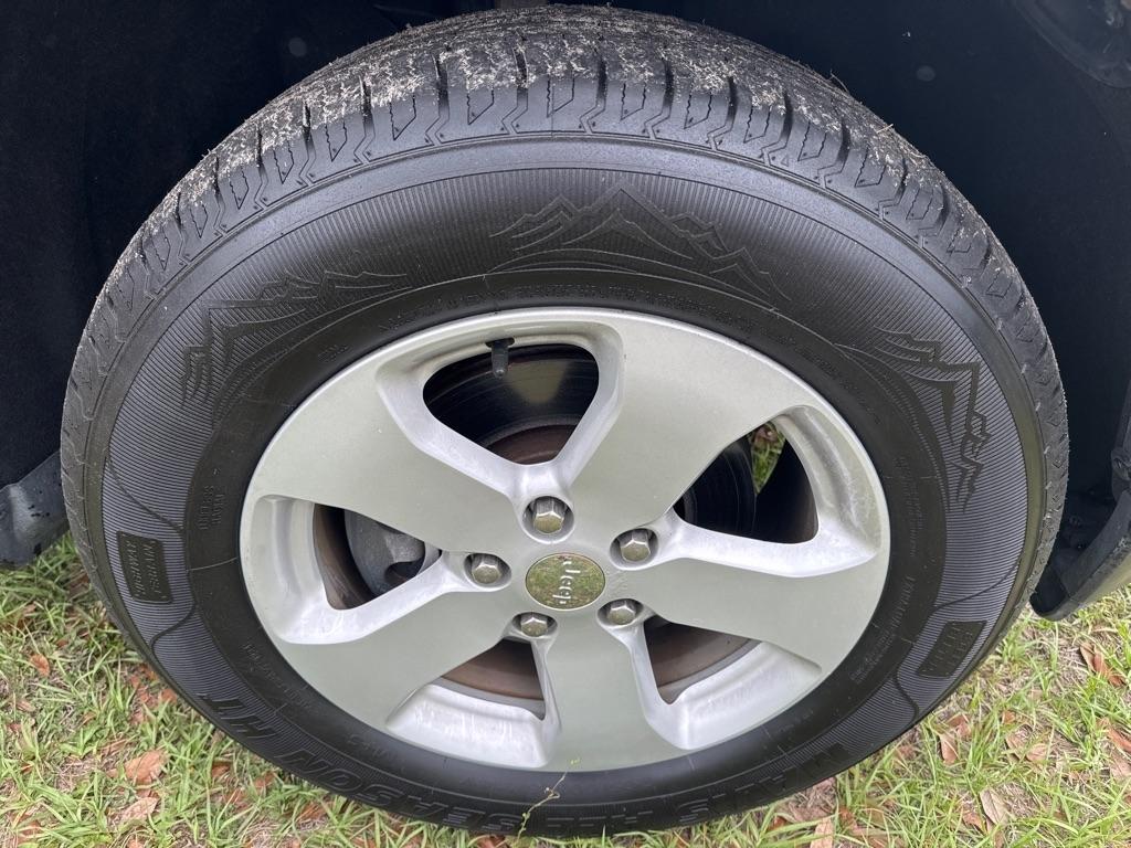 Jeep Grand Cherokee 4WD 4dr Laredo 2011