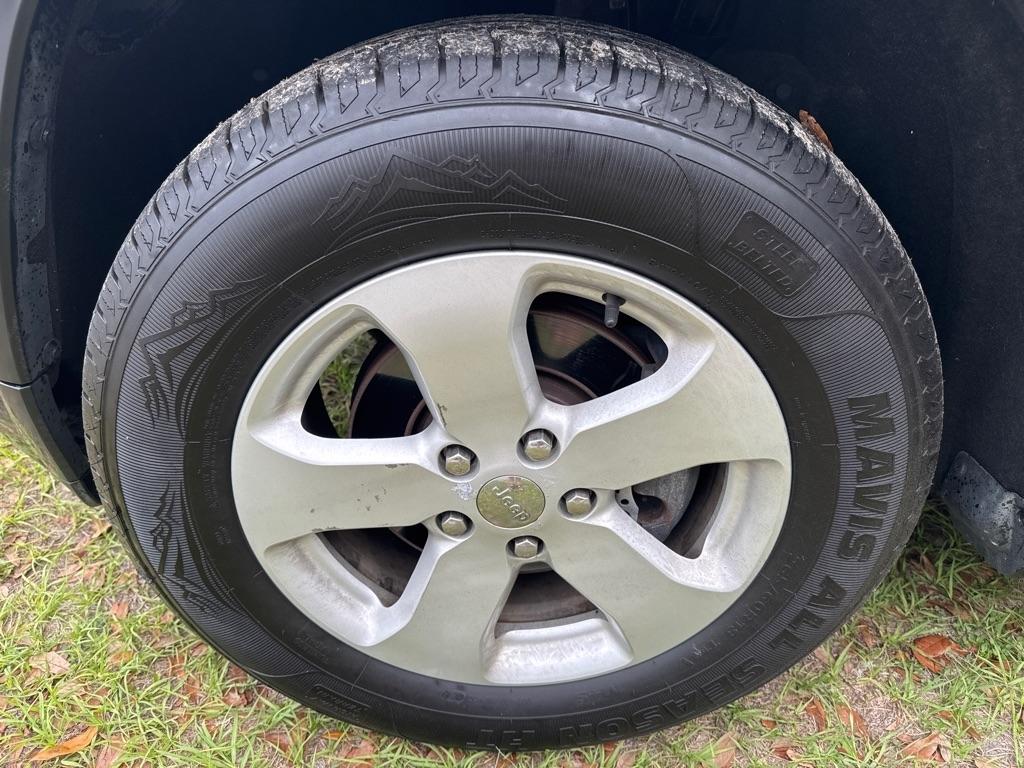 Jeep Grand Cherokee 4WD 4dr Laredo 2011