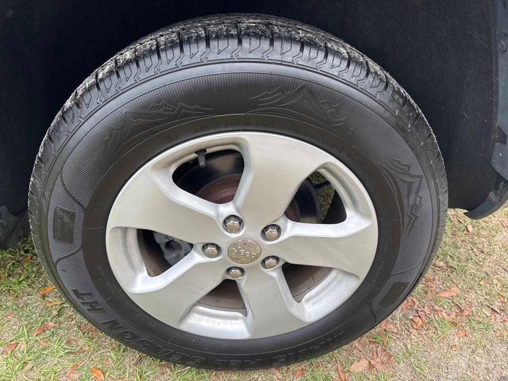 Jeep Grand Cherokee 4WD 4dr Laredo 2011