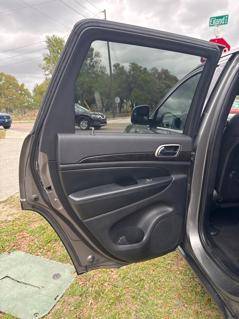 Jeep Grand Cherokee 4WD 4dr Laredo 2011