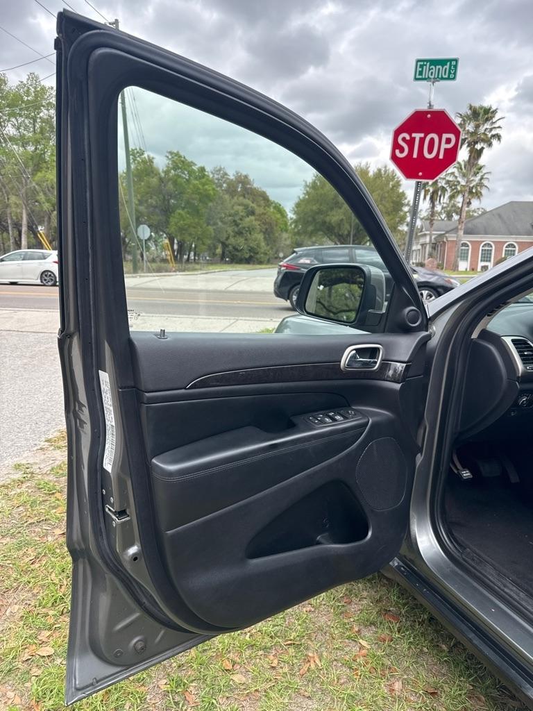 Jeep Grand Cherokee 4WD 4dr Laredo 2011