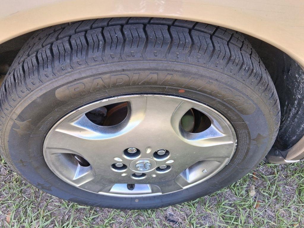 Toyota Avalon 4dr Sdn XLS w/Bench Seat (Natl) 2003