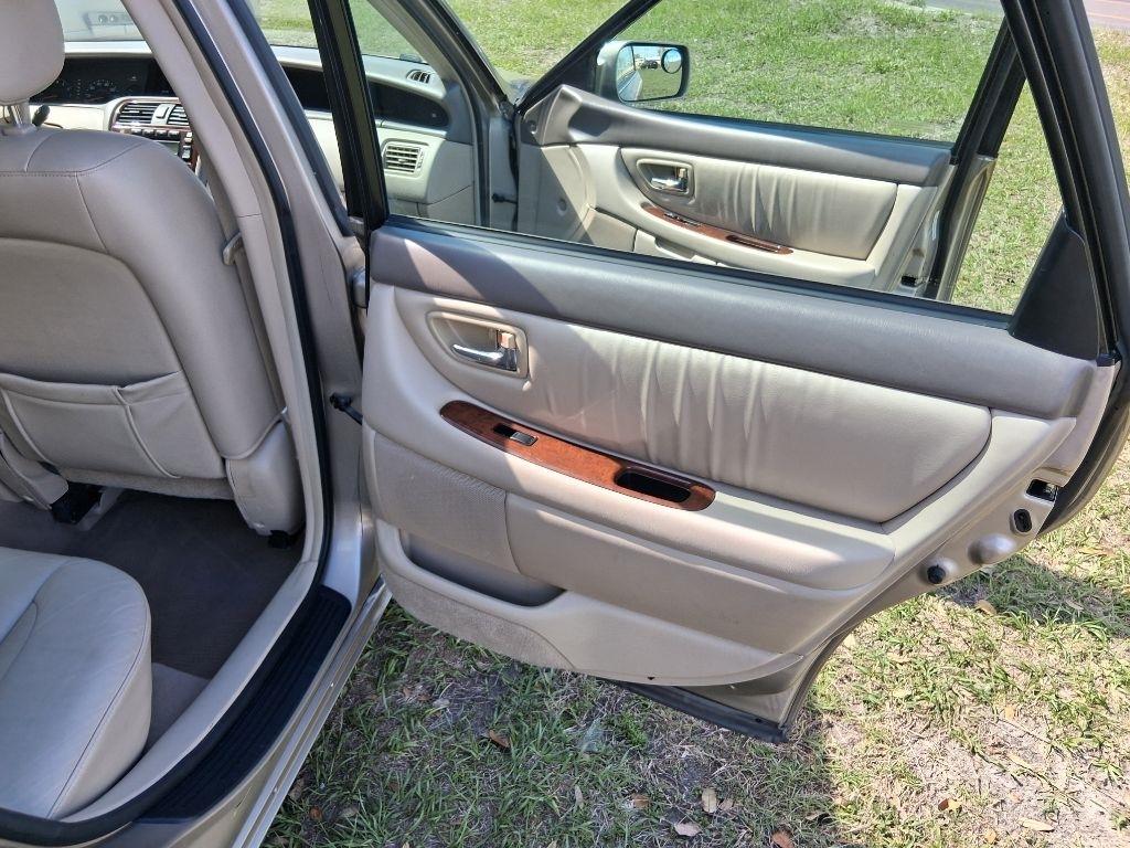 Toyota Avalon 4dr Sdn XLS w/Bench Seat (Natl) 2003