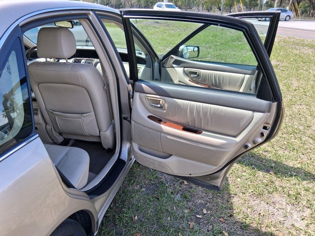 Toyota Avalon 4dr Sdn XLS w/Bench Seat (Natl) 2003