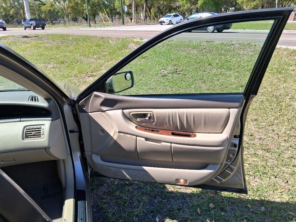 Toyota Avalon 4dr Sdn XLS w/Bench Seat (Natl) 2003