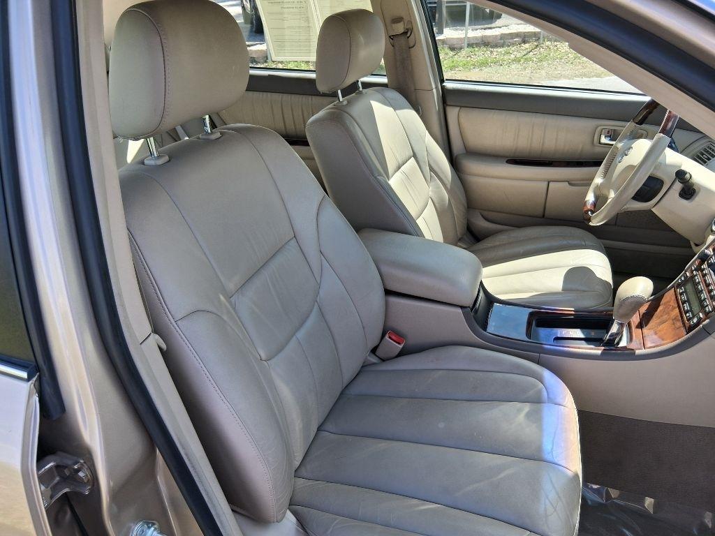 Toyota Avalon 4dr Sdn XLS w/Bench Seat (Natl) 2003