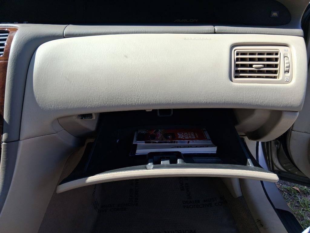 Toyota Avalon 4dr Sdn XLS w/Bench Seat (Natl) 2003