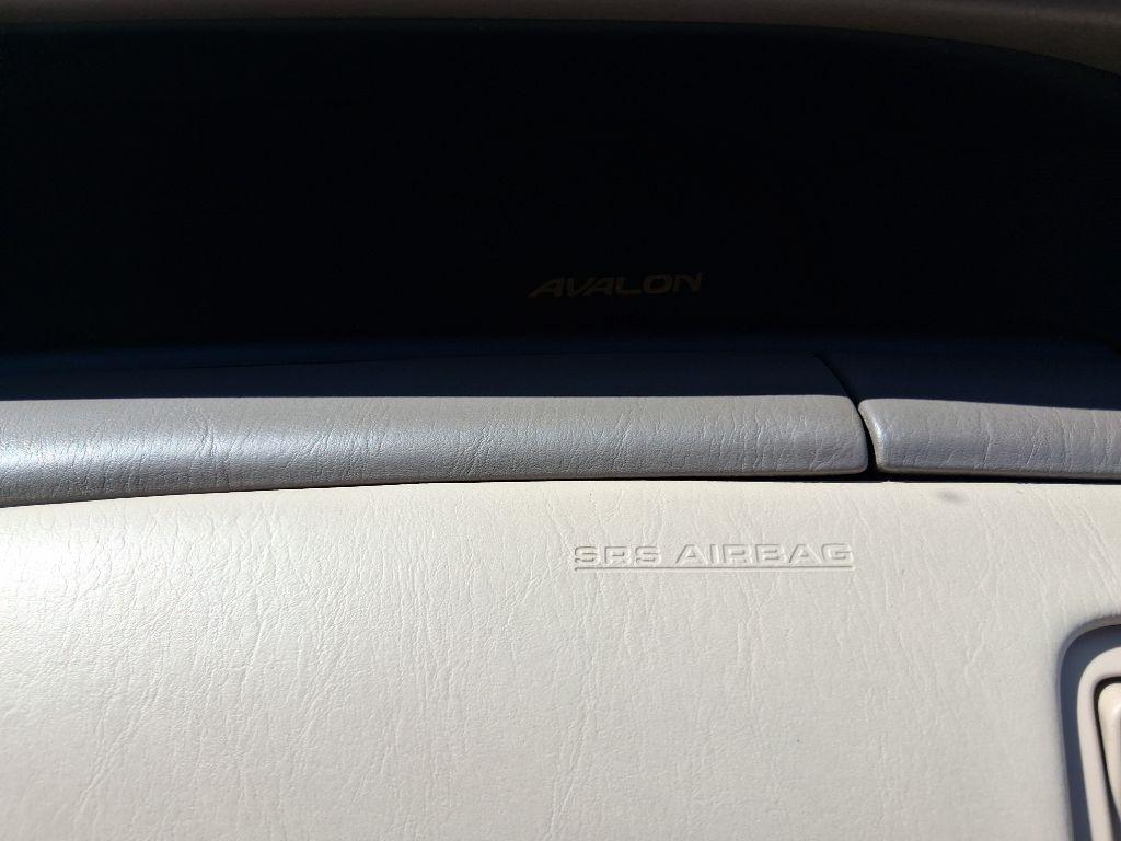 Toyota Avalon 4dr Sdn XLS w/Bench Seat (Natl) 2003