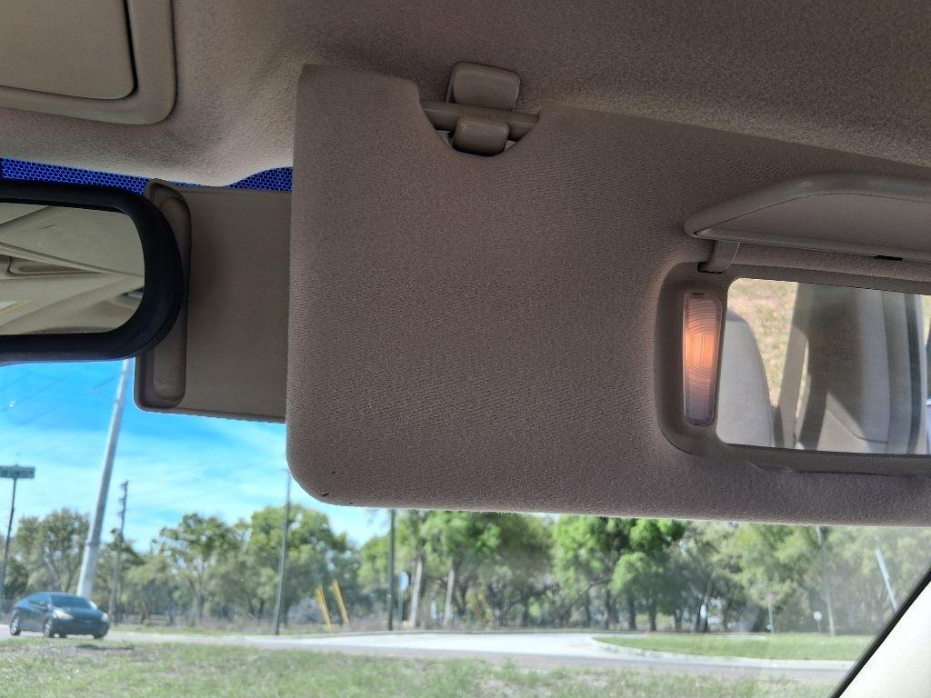 Toyota Avalon 4dr Sdn XLS w/Bench Seat (Natl) 2003