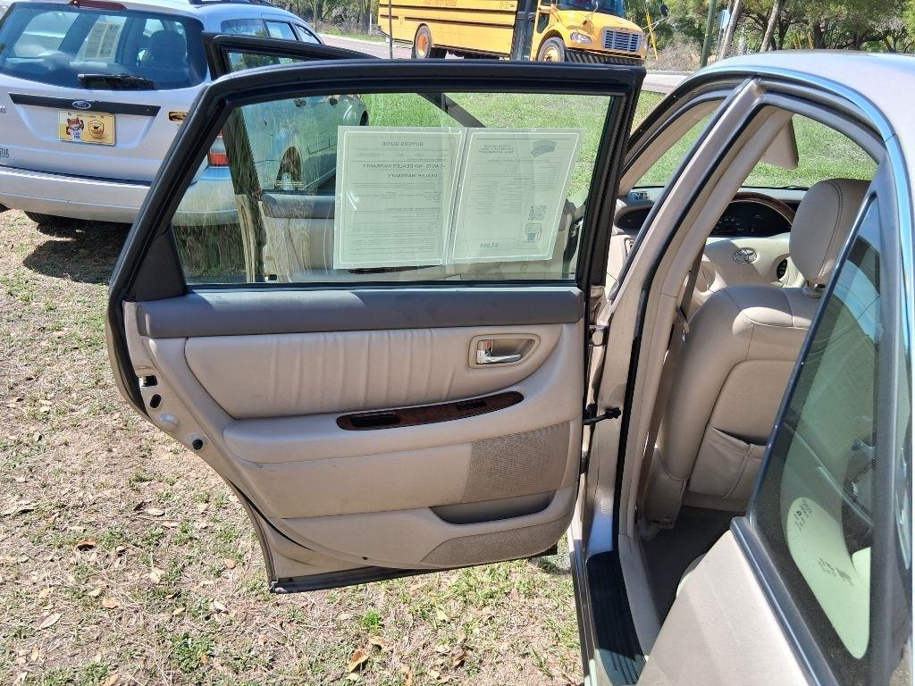 Toyota Avalon 4dr Sdn XLS w/Bench Seat (Natl) 2003