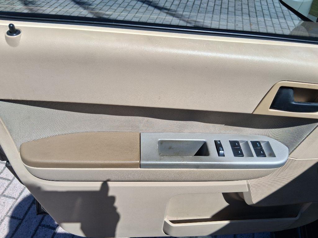 Ford Escape FWD 4dr XLT 2011