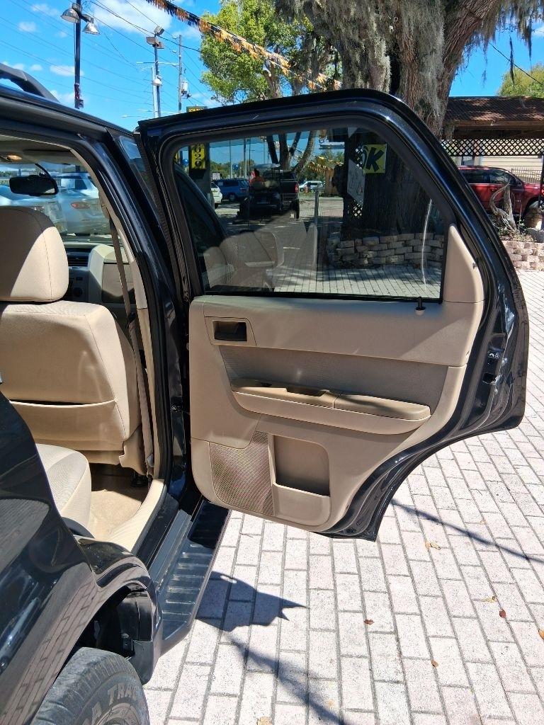 Ford Escape FWD 4dr XLT 2011