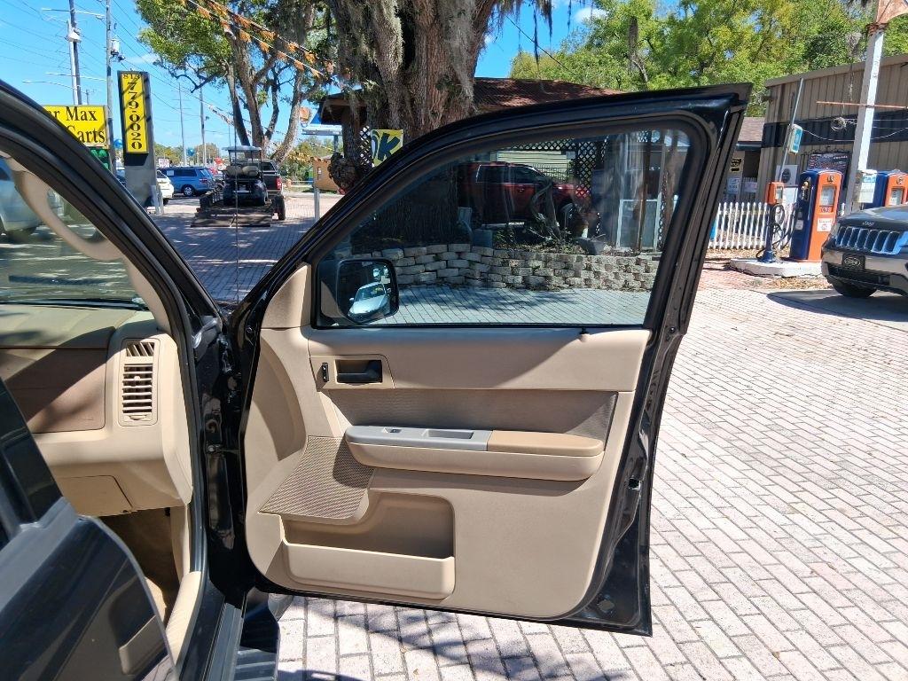 Ford Escape FWD 4dr XLT 2011