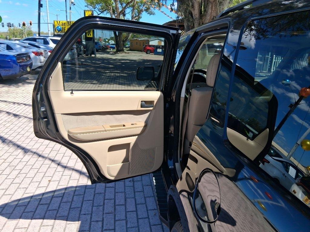 Ford Escape FWD 4dr XLT 2011