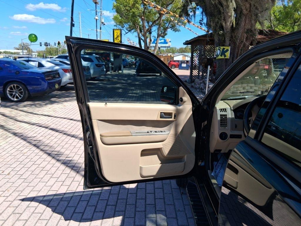 Ford Escape FWD 4dr XLT 2011