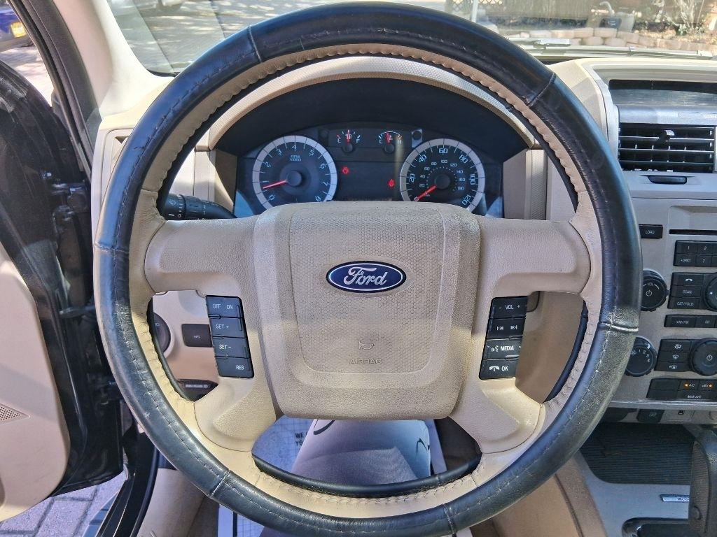 Ford Escape FWD 4dr XLT 2011