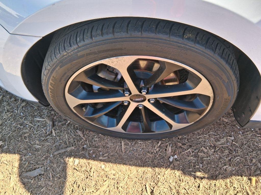 Ford Taurus 4dr Sdn SEL FWD 2016