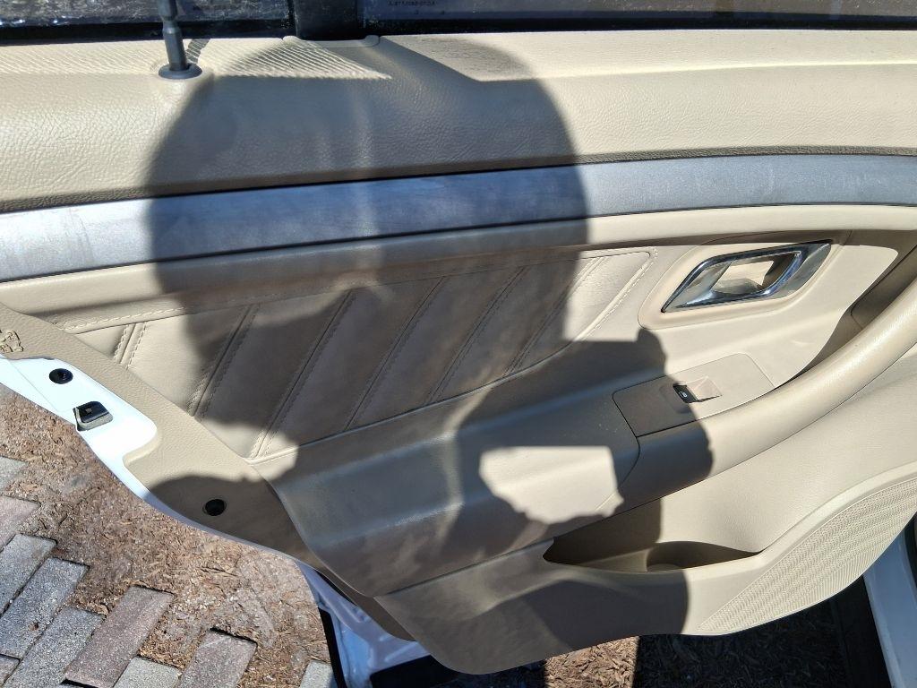 Ford Taurus 4dr Sdn SEL FWD 2016