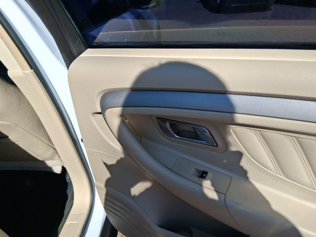 Ford Taurus 4dr Sdn SEL FWD 2016