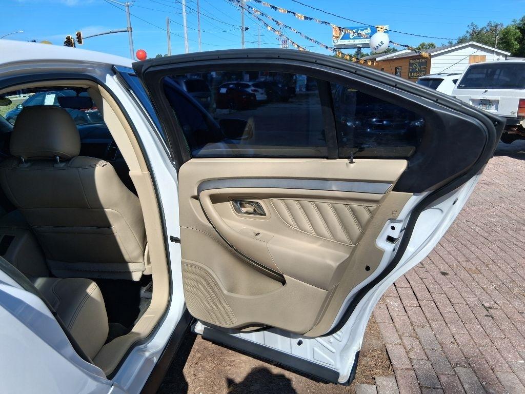 Ford Taurus 4dr Sdn SEL FWD 2016