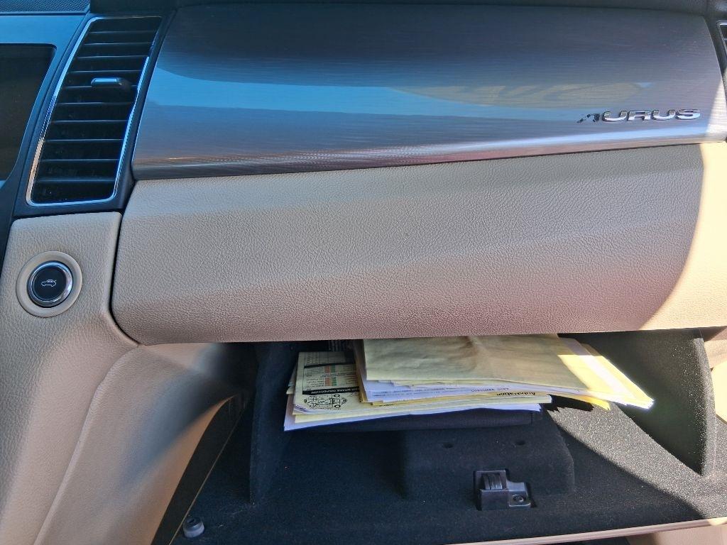 Ford Taurus 4dr Sdn SEL FWD 2016