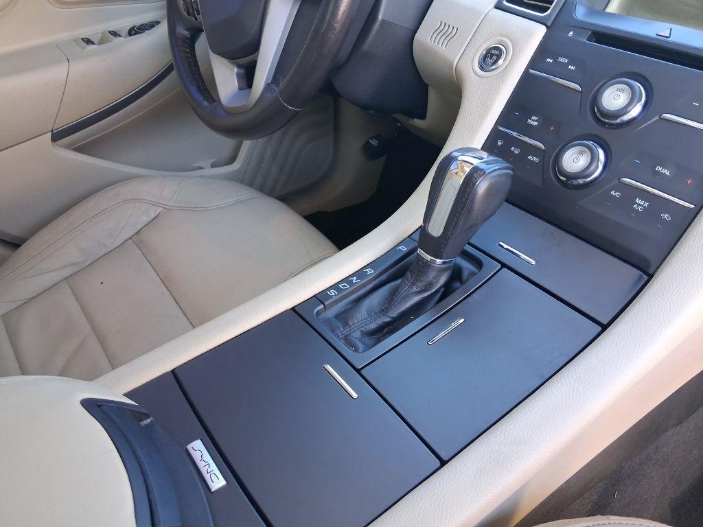 Ford Taurus 4dr Sdn SEL FWD 2016