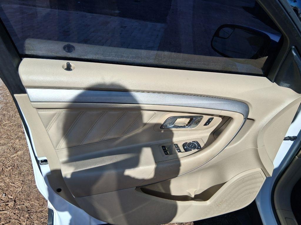 Ford Taurus 4dr Sdn SEL FWD 2016