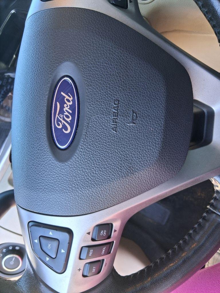 Ford Taurus 4dr Sdn SEL FWD 2016