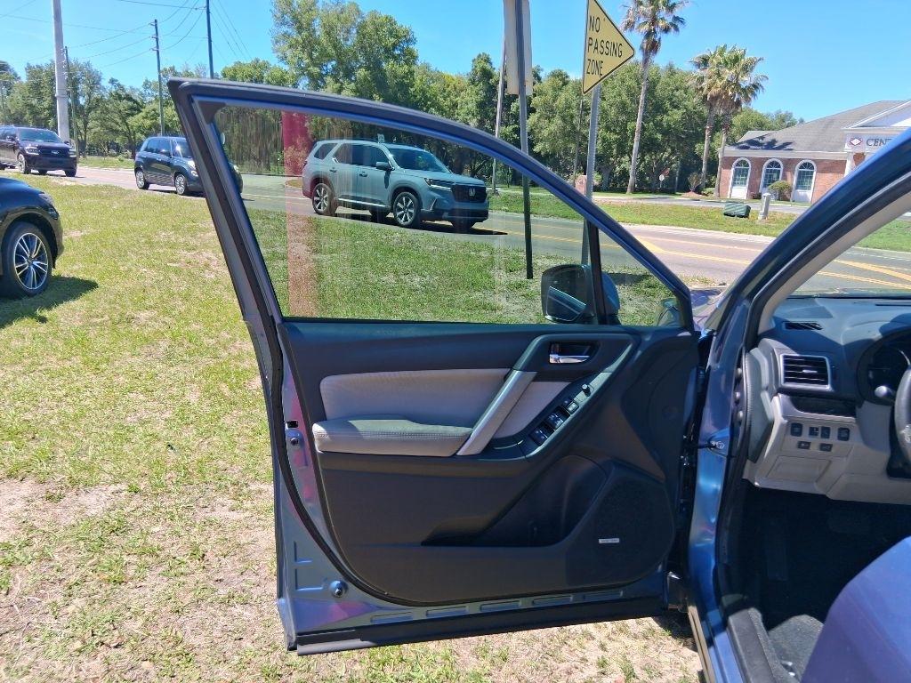 Subaru Forester 2.5i Limited CVT 2017